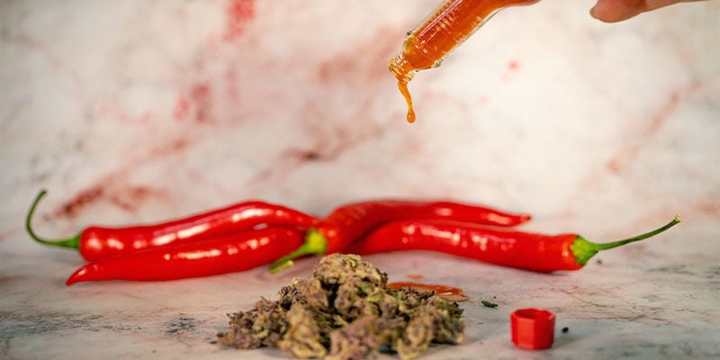 Come Combinare i Peperoncini Piccanti Con la Cannabis negli Alimenti