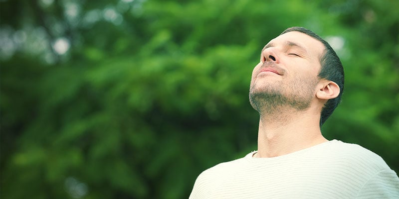 ASPETTI DA CONSIDERARE PRIMA DI ASSUMERE UNO PSICHEDELICO PER PRATICARE LO YOGA