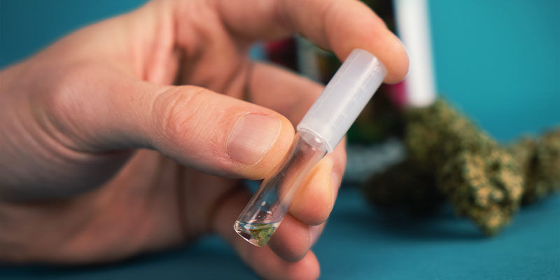 EZ Test THC: Riposiziona il coperchio nella fiala ed agita bene
