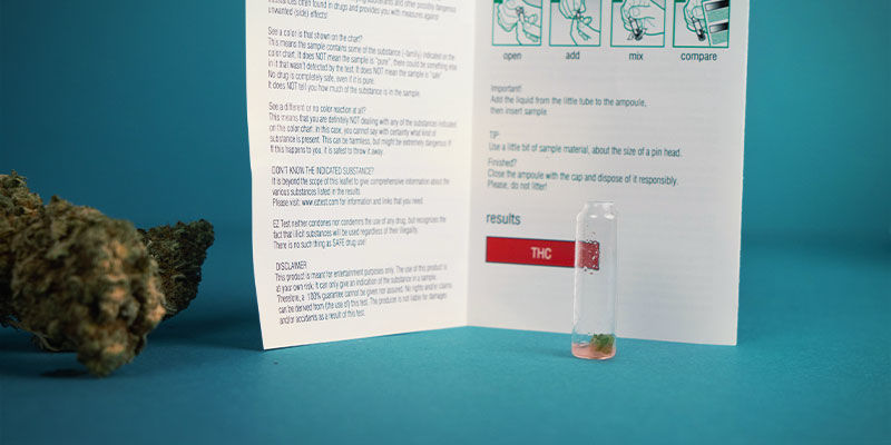 EZ Test THC: Prendi nota del cambio di colore e confrontalo con il grafico corrispondente