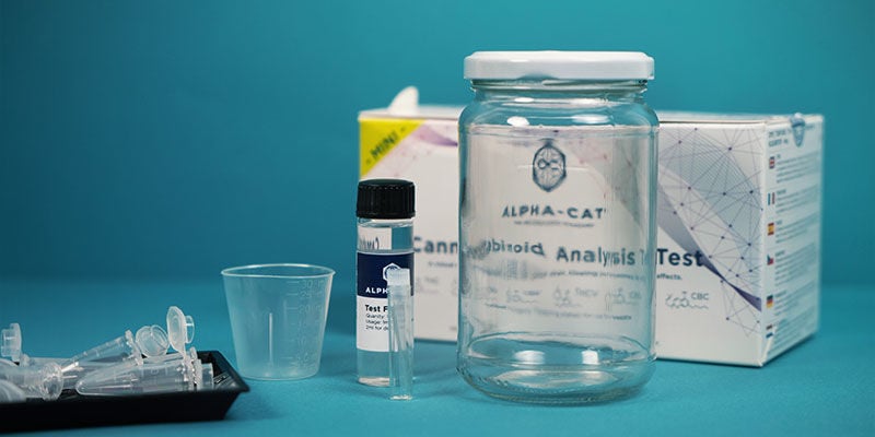 Testare con il Mini Kit per Test dei Cannabinoidi di Alpha-Cat