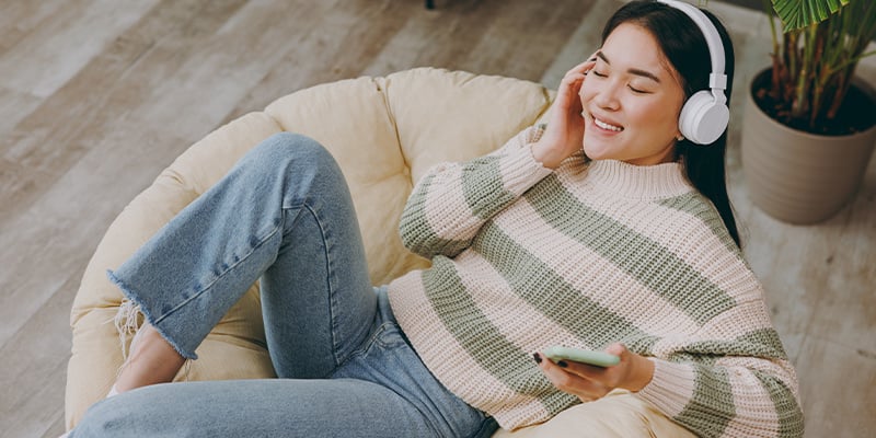 Consigli pratici per utilizzare l'audio binaurale con le sostanze psichedeliche