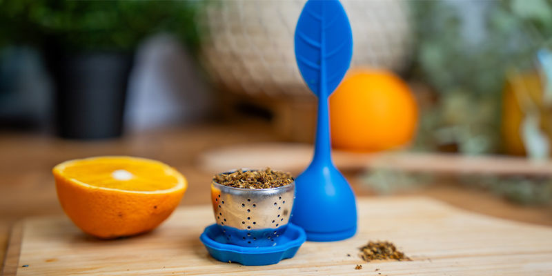 Una Volta Decarbossilate, Inserisci Le Cime In Un Infusore O Bustine Per Fare Il Tè