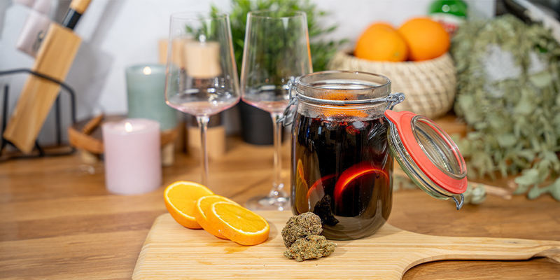 A Questo Punto, Puoi Servire Il Vin Brulè O Aggiungere Un Po' Di Whisky, Rum O Grappa Circa 5–10 Minuti Prima Di Servirlo