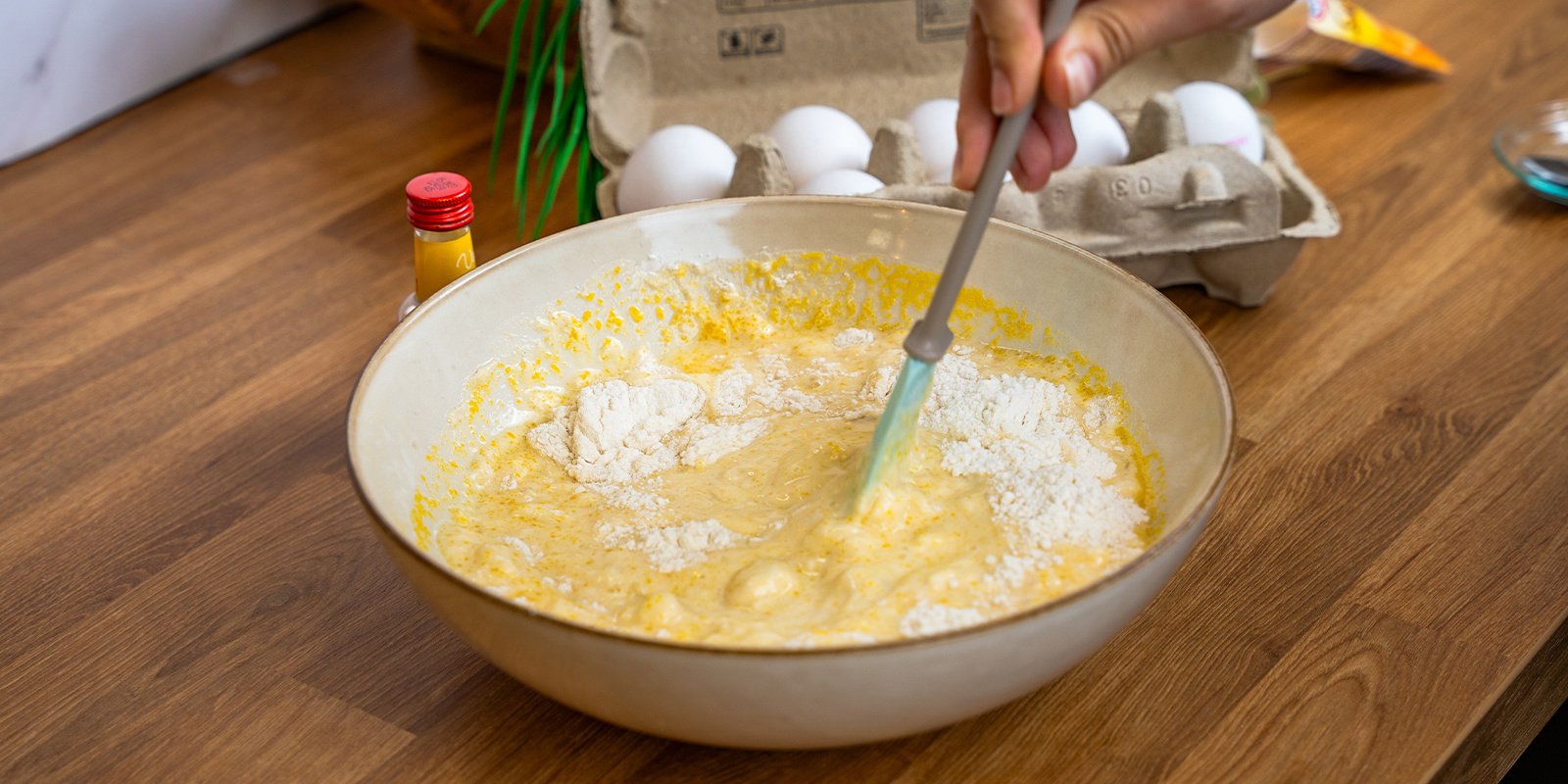 Se vuoi arricchire l’impasto con una delle varianti elencate sotto, incorporale delicatamente adesso Se vuoi arricchire l’impasto con una delle varianti elencate sotto, incorporale delicatamente adesso