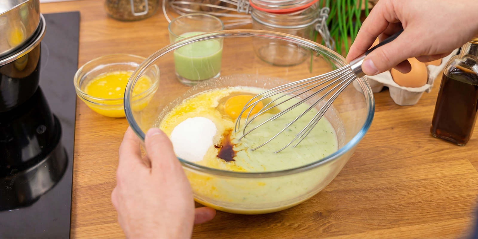 Mescola gli ingredienti liquidi