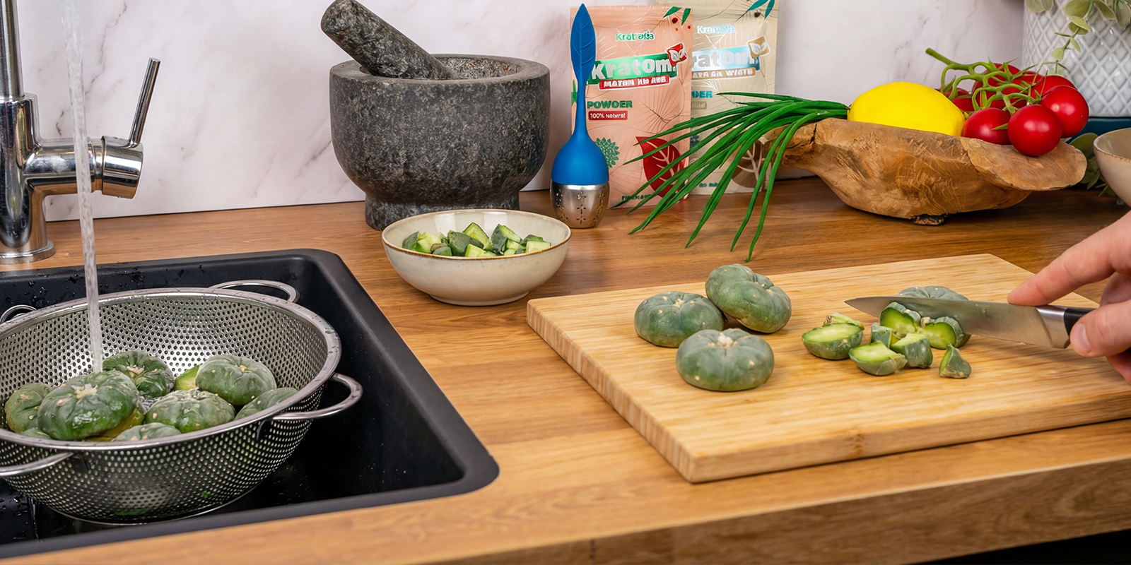 Sciacqua e taglia le fette di peyote