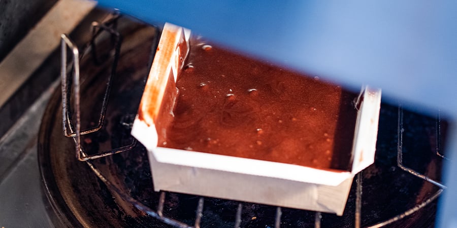 Versate Il Composto Sulla Carta Da Forno O Negli Stampi Per Brownies