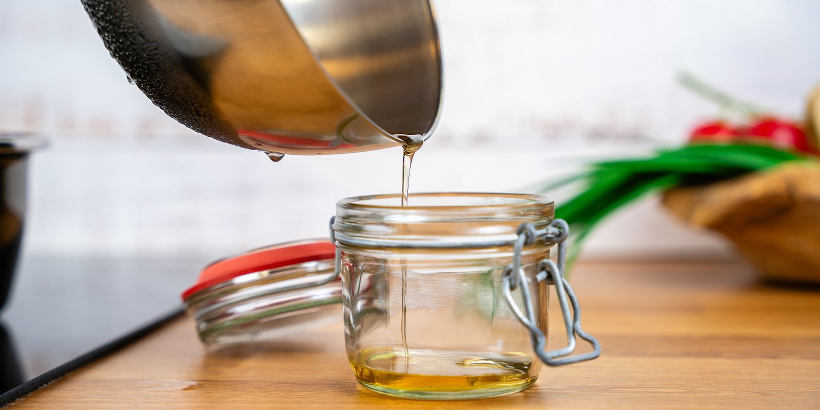 Lascia raffreddare il miele infuso Lascia raffreddare il miele infuso