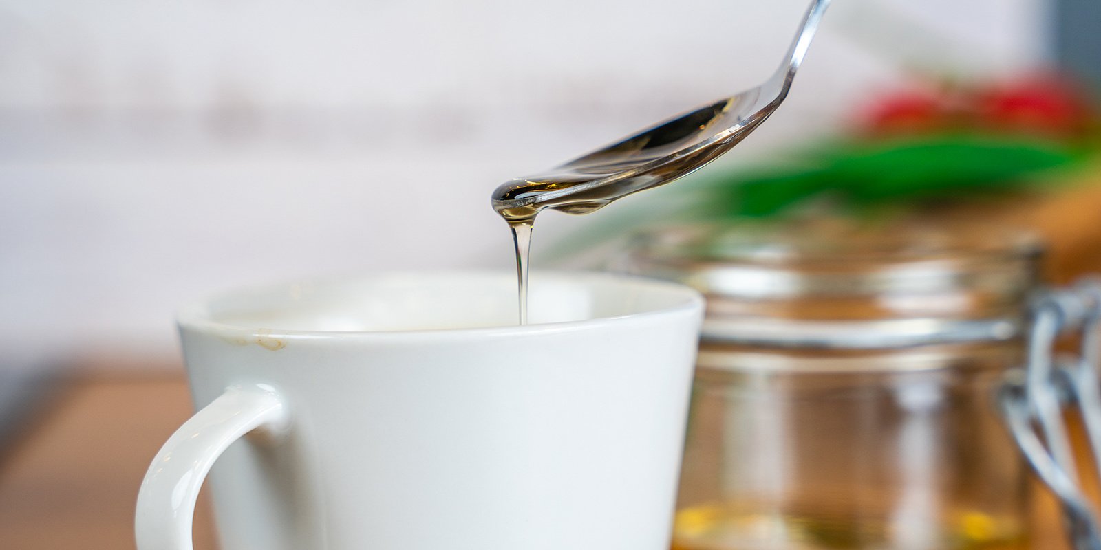 Dall'alveare alla cucina: prepara subito il tuo miele di cannabis! Dall'alveare alla cucina: prepara subito il tuo miele di cannabis!