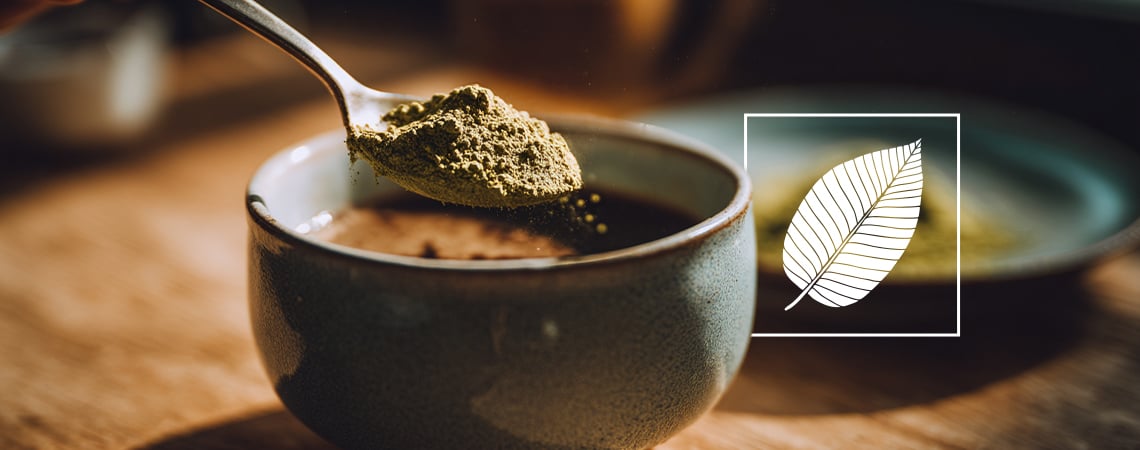 Si può mescolare il kratom con il caffè? Ecco come potrebbero cambiare le tue mattinate