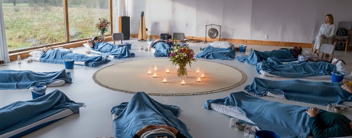 Un viaggio interiore sicuro con i tartufi: comprendere processo, guida ed esperienza