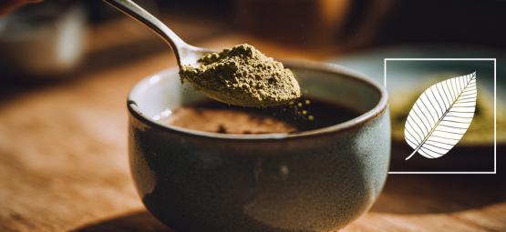 Si può mescolare il kratom con il caffè? Ecco come potrebbero cambiare le tue mattinate