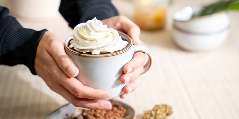 Come realizzare una cioccolata calda alla cannabis